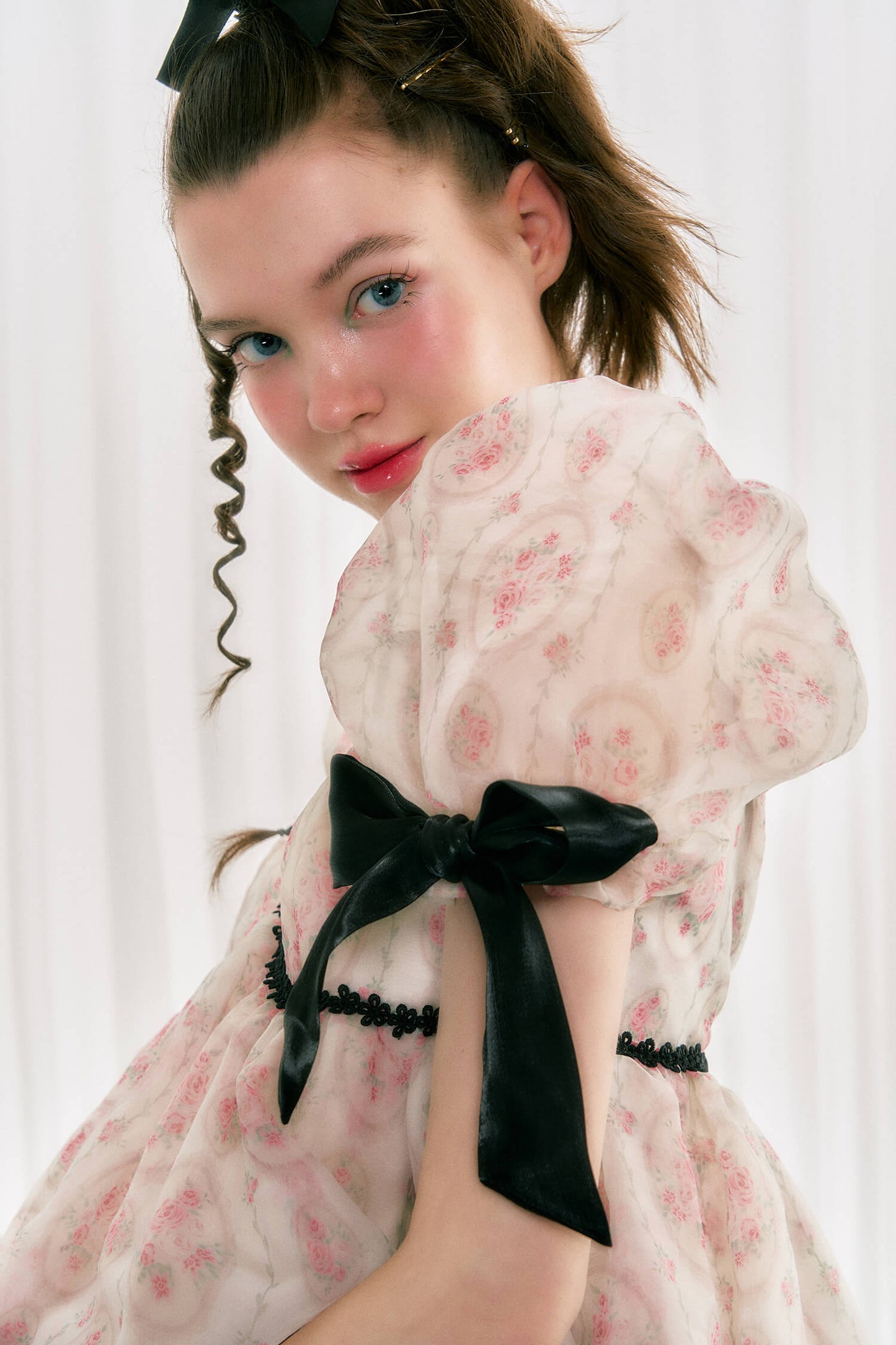 Black lace rose pattern ribbon dress