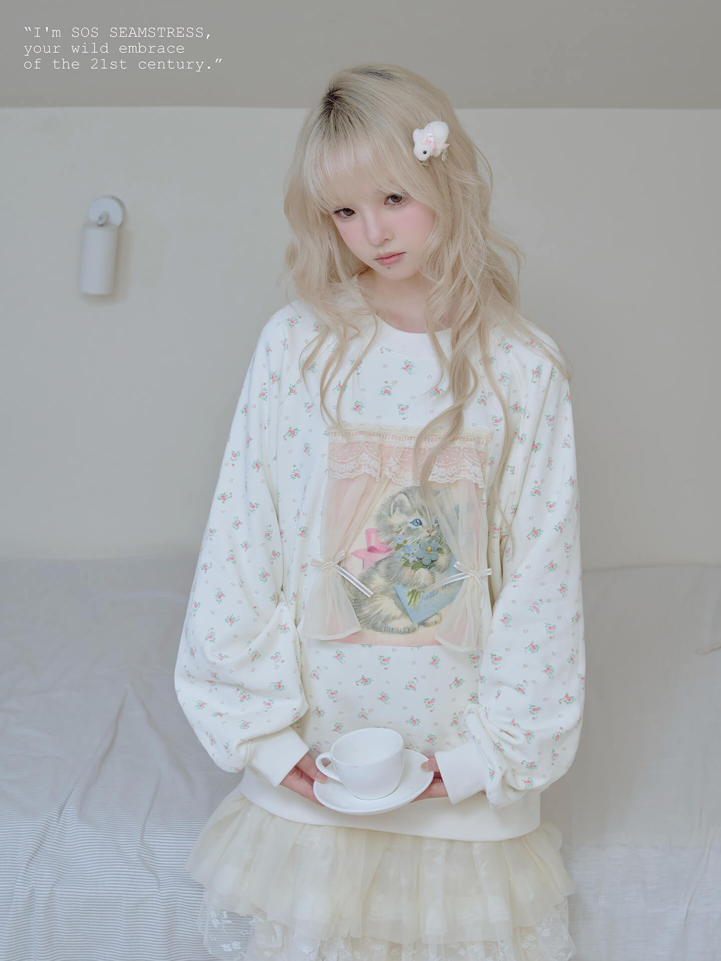 Dreamy Kitten Cameo Sweatshirt