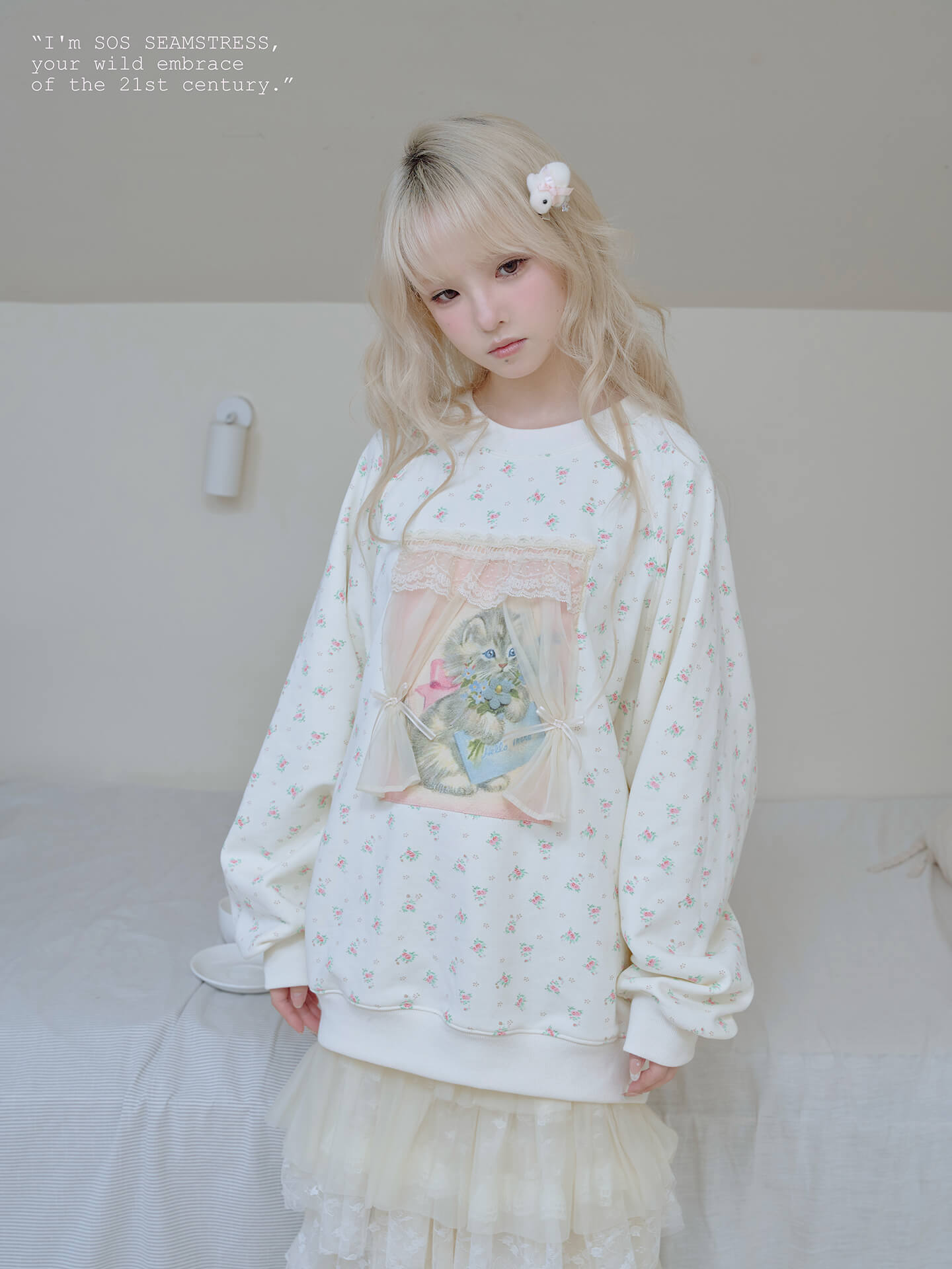 Dreamy Kitten Cameo Sweatshirt