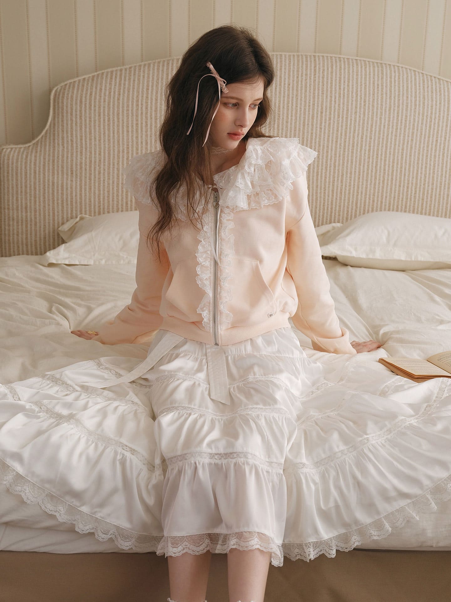 Romantic Frill Collar Zip-Up Blouson