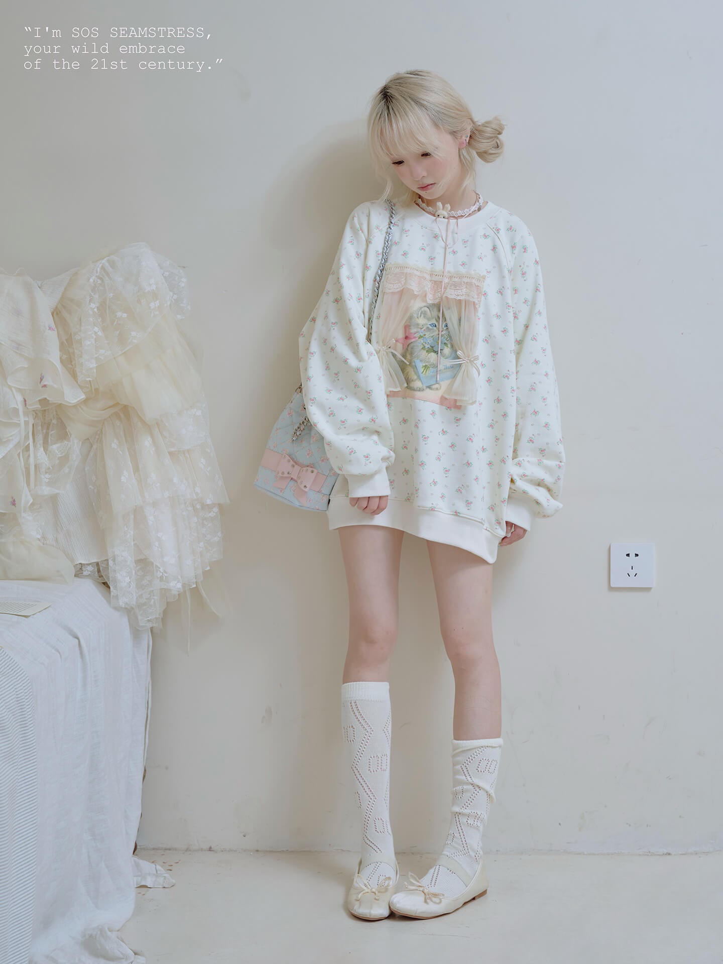 Dreamy Kitten Cameo Sweatshirt