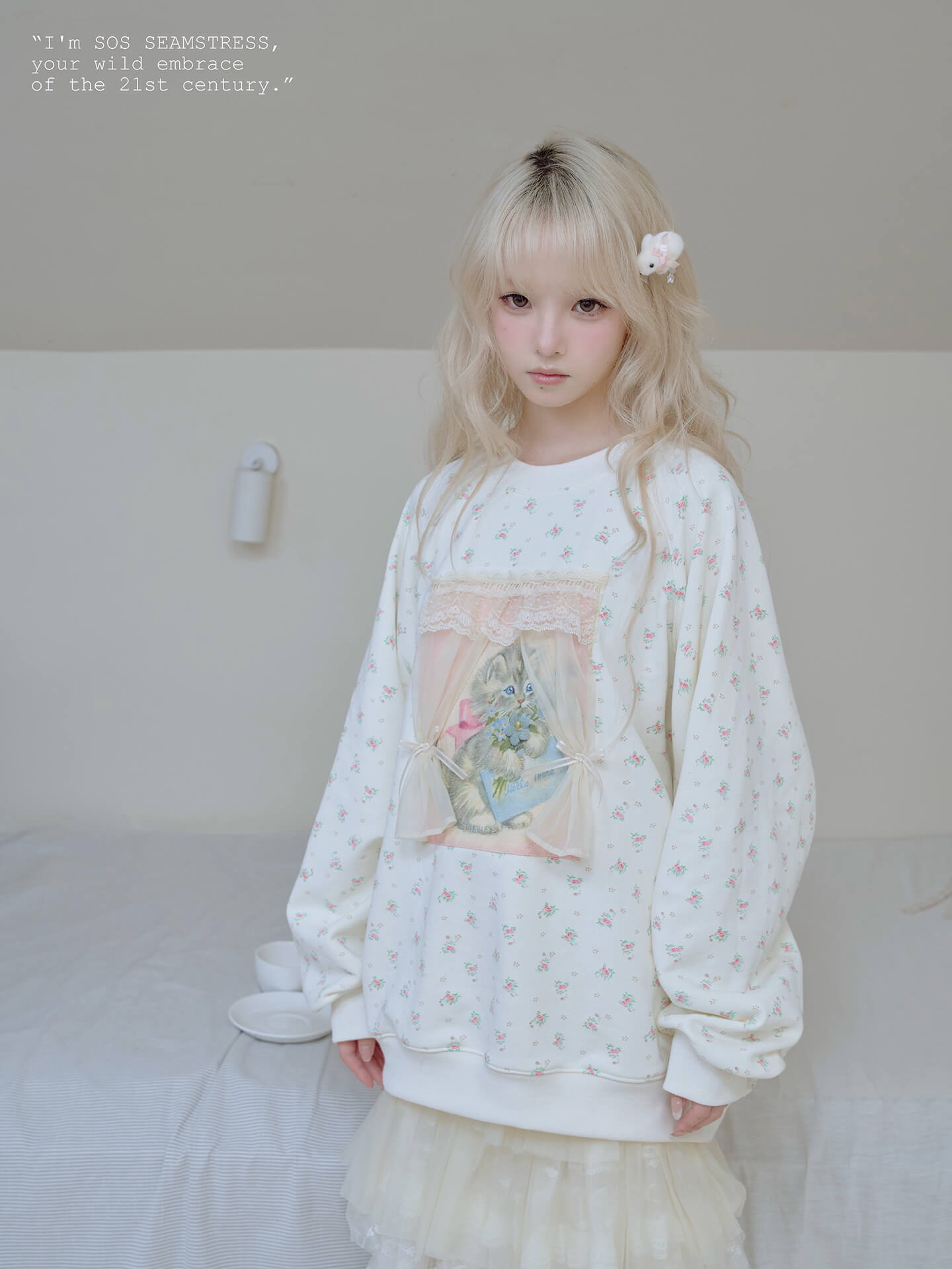 Dreamy Kitten Cameo Sweatshirt