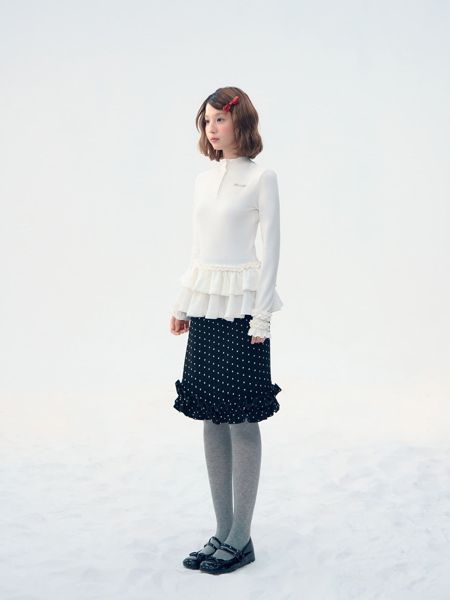 Noble Silhouette Ruffle Trim Top